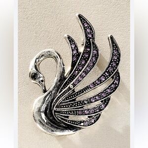 Free people SWAN Crystal lavender Pendant/Brooch NWT